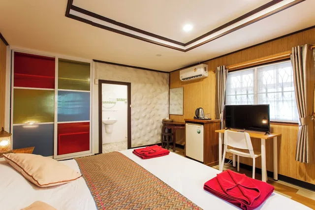 Bungalow, Double Bed, Harry S Bungalows Restaurant 1/2