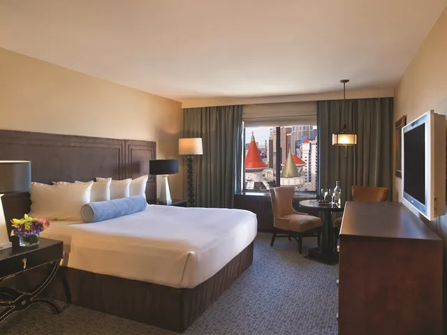 Room, King Bed, Resort Tower، Excalibur Hotel and Casino 5/10