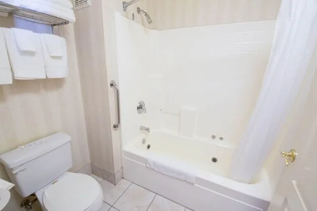 جناح بسريرين كوين مع أريكة، Murphys Suites 5/5