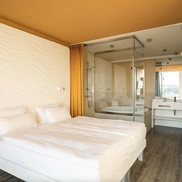 جناح بإطلالة على البحر بشرفة، a-ja Warnemuende. Das Resort 1/4