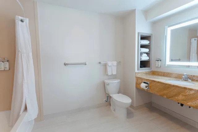 جناح بسريرين كينج مع أريكة، Holiday Inn Express Hotel Suites Logan 4/5