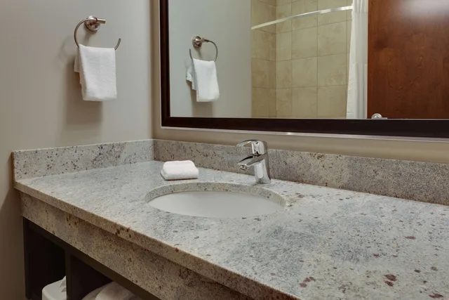 غرفة بسرير كينج، Drury Inn Suites Pittsburgh Airport Settlers Ridge 5/5