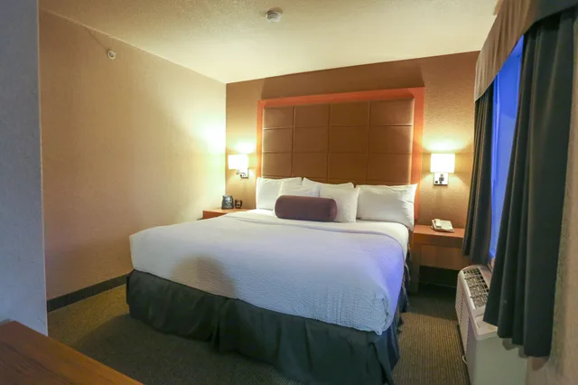 جناح بسرير كينج، Days Inn Calgary Airport 6/10