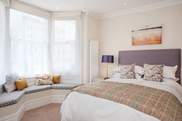 غرفة فاخرة بسرير كوين بإطلالة على البحر، The Charm - Brighton Boutique Hotel 1/4