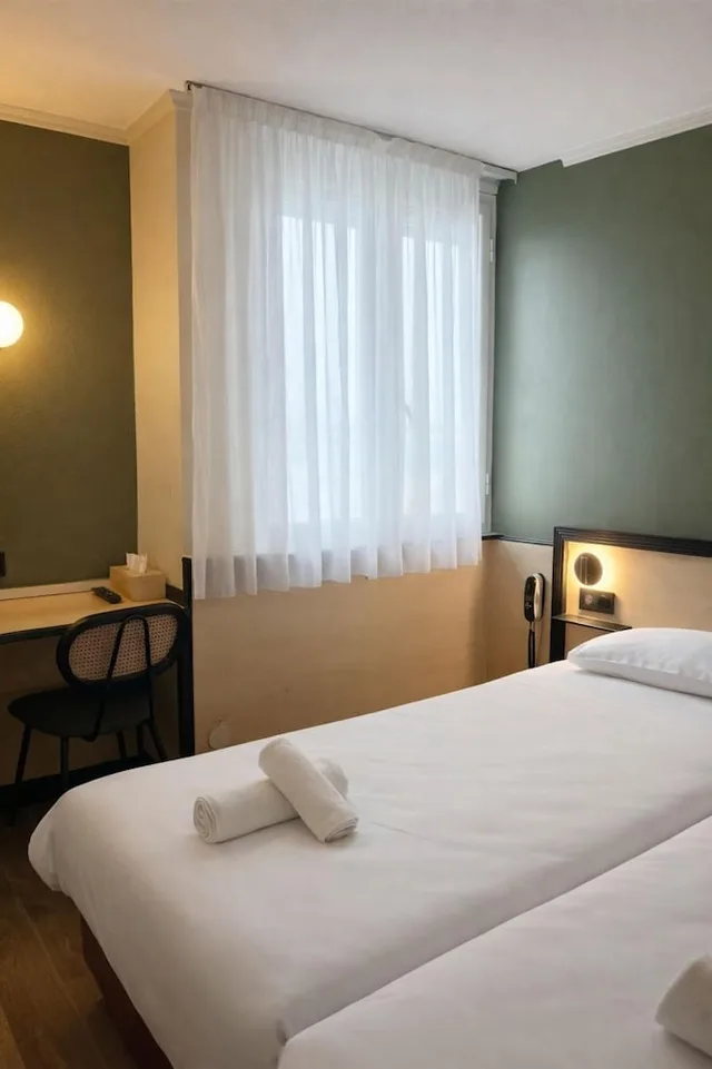 غرفة قياسية بسريرين منفصلين بحوض استحمام، Sure Hotel by Best Western Dijon Sud 4/10