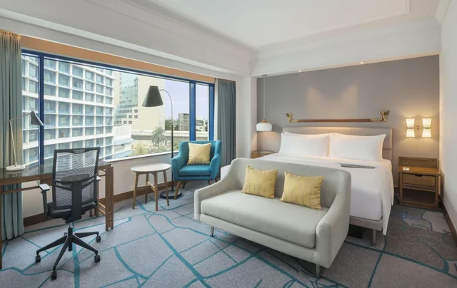Deluxe, King Bed, LE MERIDIEN JAKARTA 6/9