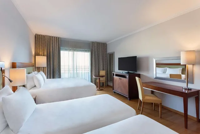 Family, Double Bed, Lateral Side Sea View، Radisson Blu Resort Malta St Julians 2/3