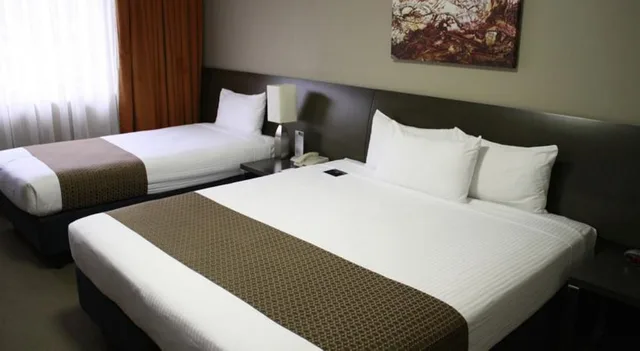 Atrium, King Bed، PAVILION ON NORTHBOURNE 3/4