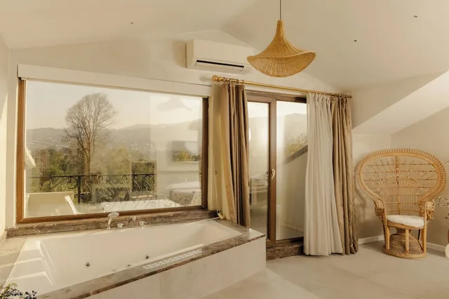 غرفة سوبيريور بسرير كينج بإطلالة على الحديقة بحوض جاكوزي، Lale Boutique Hotel 4/6