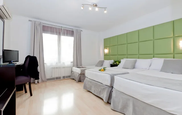 غرفة قياسية ثلاثية، Presidente Hotel 1/2