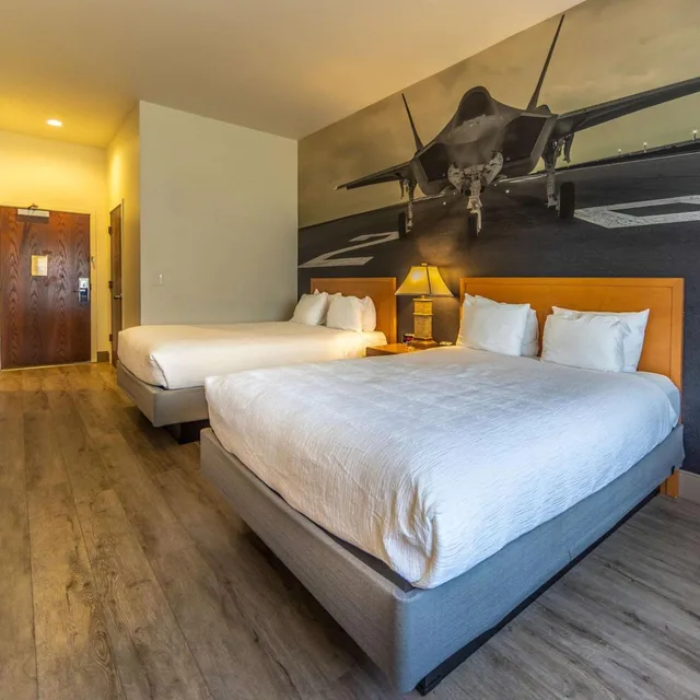 غرفة رباعية بسرير كينج وسريرين كوين، The Hanford Hotel 1/9