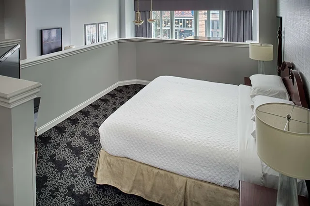 Conference, Suite, King Bed, Sofa، Embassy Suites By Hilton Portland Downtown 1/1