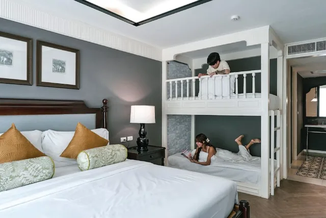 جناح عائلي بسرير كينج وسرير بطابقين، Marina Gallery Resort - KACHA – Kalim Bay 2/10