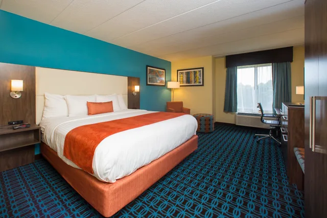 غرفة قياسية بسرير كينج لذوي الإعاقة، Best Western Plus North Shore Hotel 1/7
