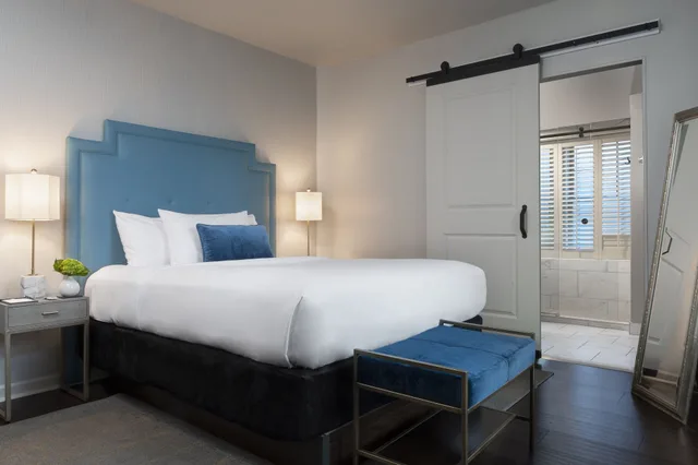 غرفة بسرير كوين، Seven Gables Inn 1/3