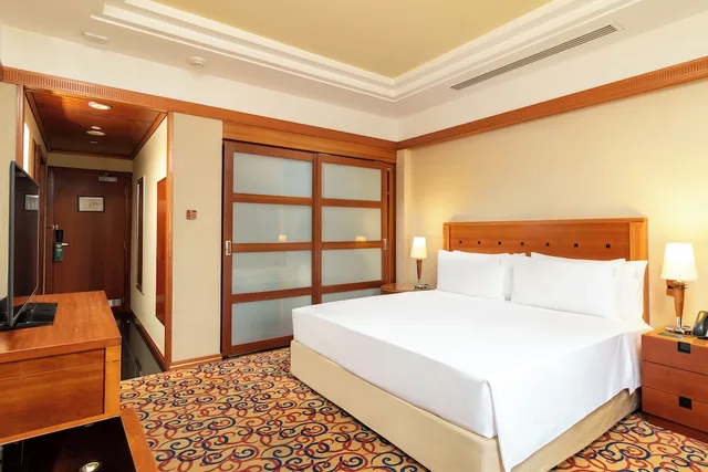 غرفة قياسية بسرير كينج للمدخنين، Holiday Inn Kuwait 2/10