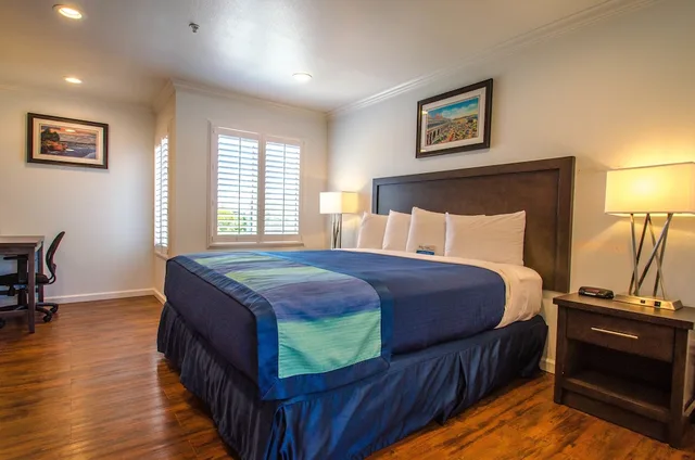 Room, King Bed, Annex, Continental Inn 1/5