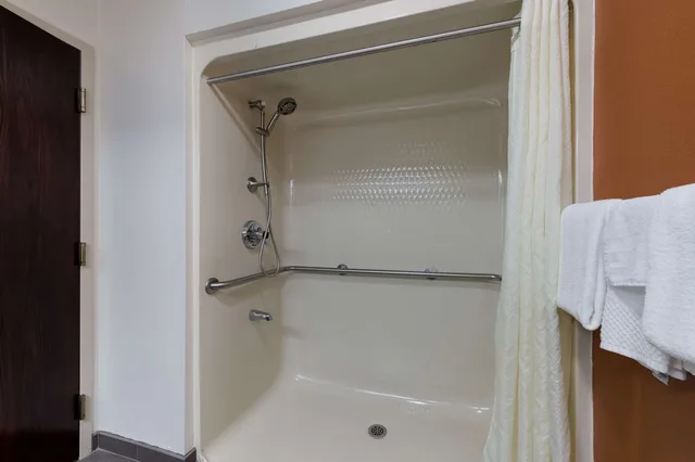 غرفة بسرير كوين لذوي الإعاقة، Sleep Inn Kernersville I-40 4/4