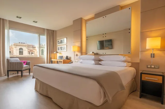 غرفة ثلاثية بسرير كينج، Hotel Hesperia Barcelona Presidente 8/10