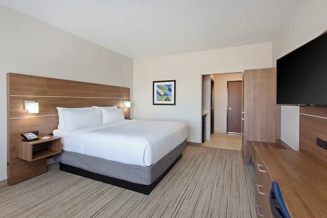 Standard, King Bed, Extra Floor Space، Holiday Inn Express Hotel And Suites Moses Lake 4/6