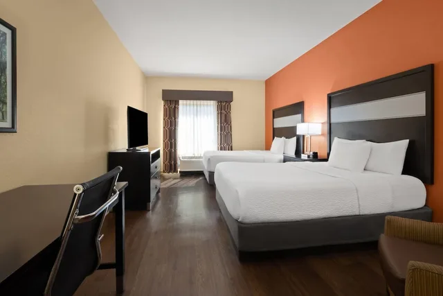 غرفة بسريرين كوين، La Quinta Inn and Suites by Wyndham Florence 2/9