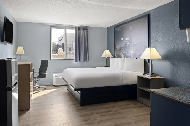غرفة بسرير كينج لذوي الإعاقة، Super 8 by Wyndham Fort Wayne 4/7