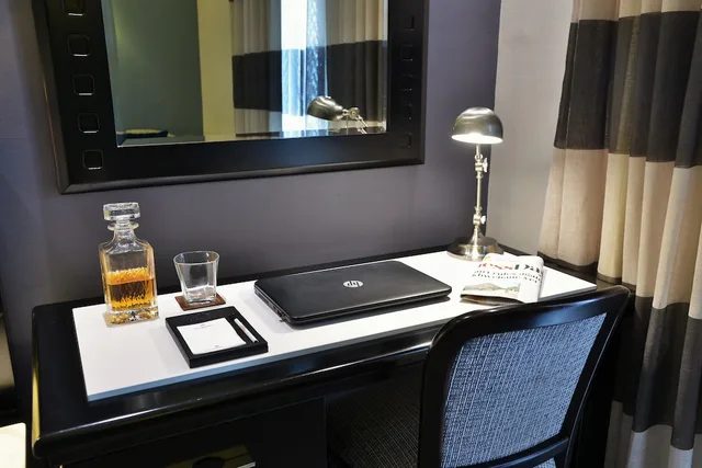 غرفة تنفيذية بسريرين منفصلين، The Commodore Hotel 8/8