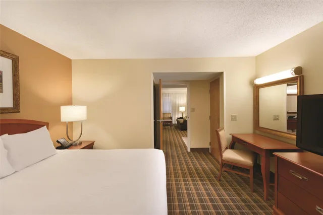Executive, King Bed, Embassy Suites Greenville Golf Resort Conference Center 1/2