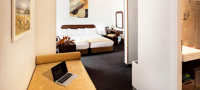 جناح جونيور، Arni Domotel 2/2