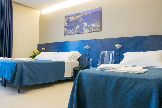 غرفة سوبيريور ثلاثية بسرير مزدوج وسرير فردي، Belvedere Torre Dell Orso Hotel 2/5