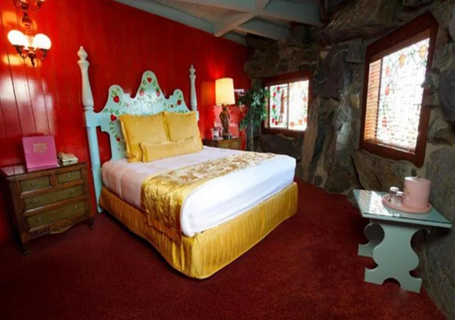 Swiss Belle, Madonna Inn 1/1