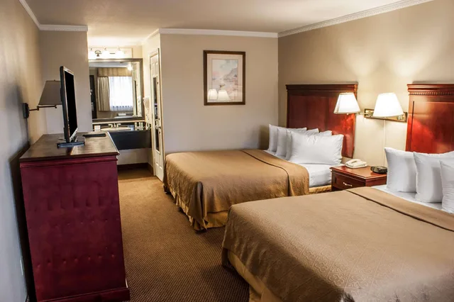 غرفة قياسية بسريرين كوين، Quality Inn & Suites Fife Seattle WA 2/3