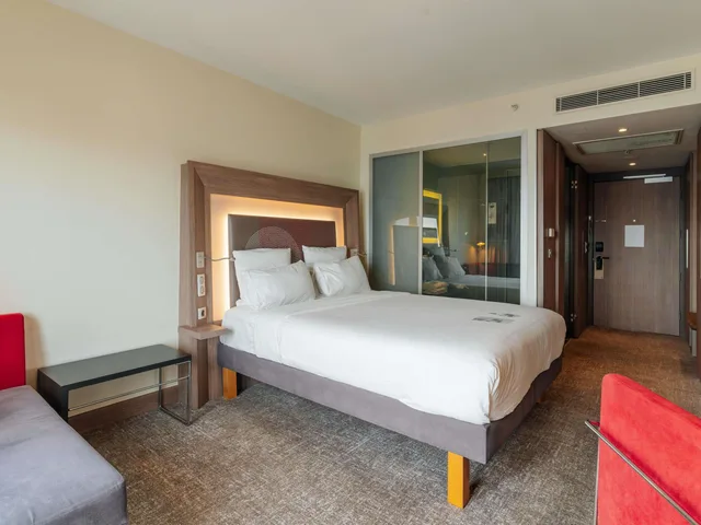 غرفة سوبيريور بسرير مزدوج بإطلالة على البحر، Novotel Istanbul Bosphorus Hotel 5/10