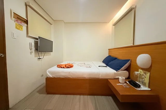 Room, Double Bed, Private Bathroom, Aurora Suites Pasay near Airport 1/3