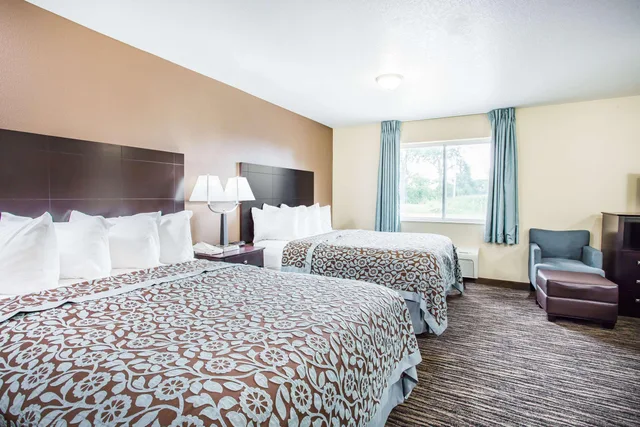 جناح، Days Inn by Wyndham Evansdale Waterloo 1/3