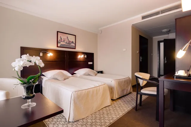 غرفة كلاسيكية بسريرين منفصلين مع سرير إضافي، Hotel Aurora Family Spa 8/10