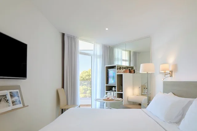Melia, Guest Room, Queen Bed, Sofa، Melia Cala Galdana 3/9