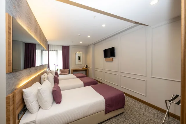 غرفة كومفورت ثلاثية بسرير كينج وسرير فردي، Graziella Gold Hotel 1/3