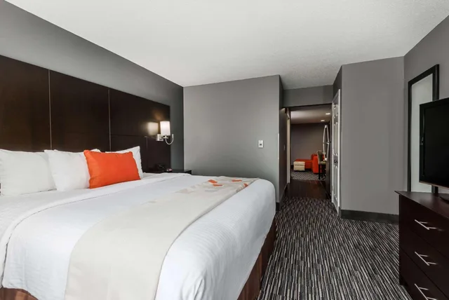 جناح استوديو بسرير كينج وسريرين كينج بغرفتي نوم مع أريكة، Hawthorn Suites By Wyndham Columbus West Hotel 2/4