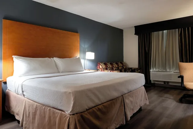 جناح بسرير كينج بغرفة نوم واحدة، American Inn and Suites Ferndale 1/4