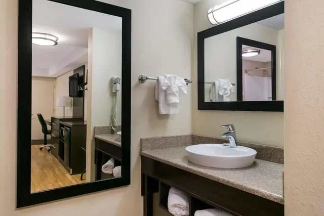 غرفة بسرير كوين، Red Roof Inn Hershey 2/2