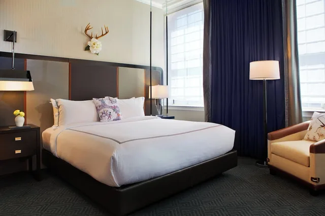 Room, King Bed, Exterior View, Kimpton Cardinal Hotel 1/5