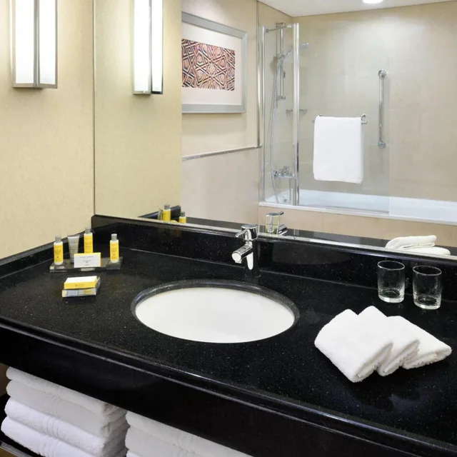 غرفة تنفيذية تنفيذية بسرير كينج مع دخول الصالة، فندق الرياض ماريوت(Marriott Riyadh) 3/3