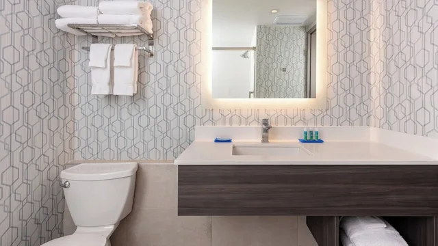 غرفة قياسية بسرير كينج، Holiday Inn Express Quebec 6/8