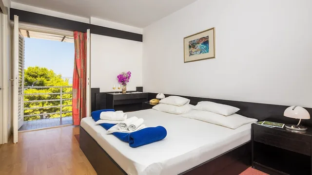 Standard, Double or Twin Bed, Side Sea View, Balcony، Adriatiq Hotel Hvar 3/6