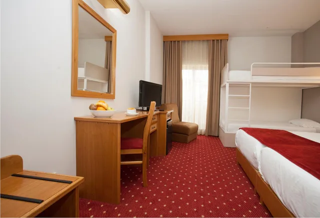 Family, Twin Beds, Bunk Bed, Hotel Rainha D Amelia Arts Leisure 2/6