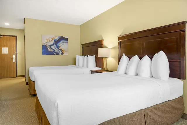 Room, 2 Queen Beds, Best Western Plus Grand-Sault Hotel & Suites 3/7