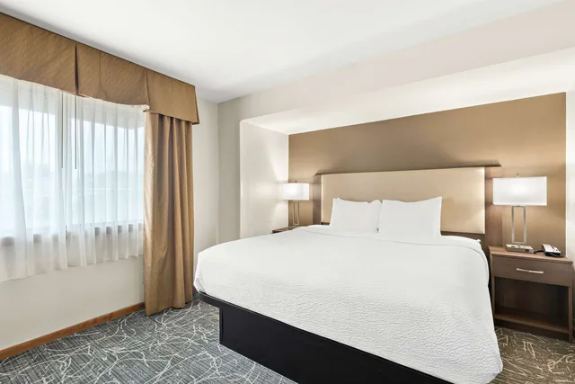 جناح بسرير كينج بغرفتين مع أريكة، Best Western West Towne Suites 1/2