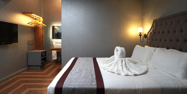 Loft, 1 Queen and 1 Single Bed, 1969 Business Suites @ Ipoh Garden 2/2