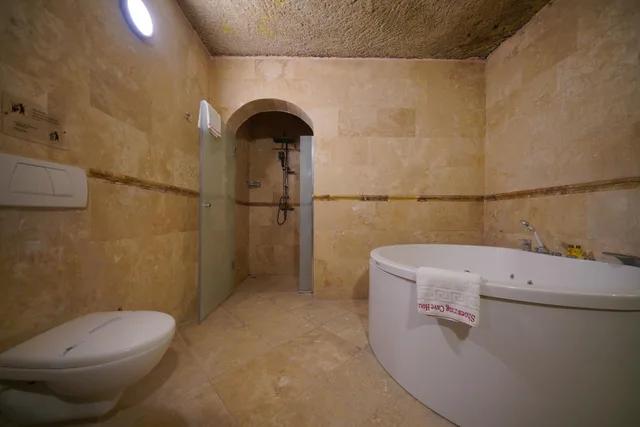 Cave, Suite، Shoestring Cave House 2/5